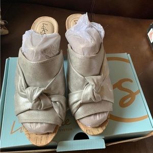 Lifestride Laguna Platform Dress Sandal in Silver size 8 NIB